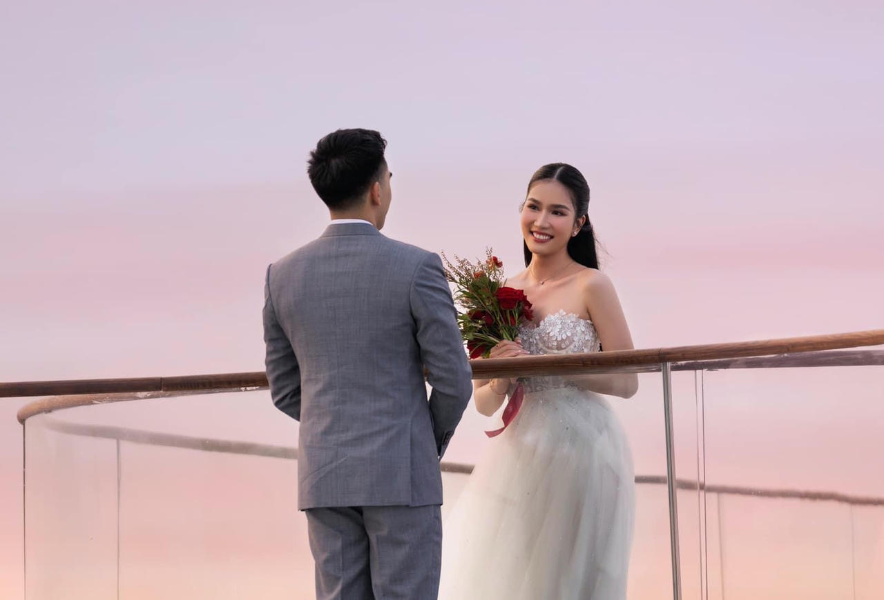 "Á hậu học giỏi" Phương Anh hóa cô dâu ngọt ngào