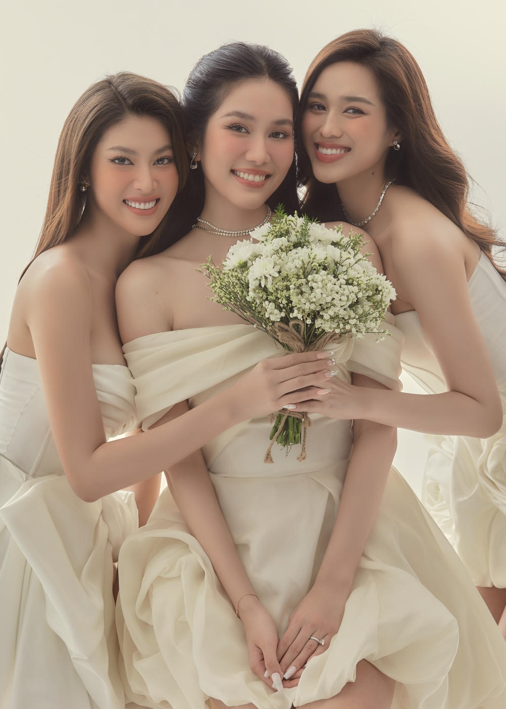 "Á hậu học giỏi" Phương Anh hóa cô dâu ngọt ngào