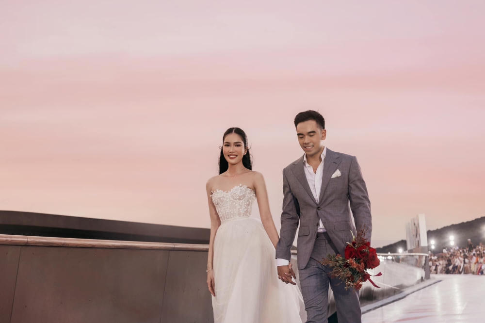 "Á hậu học giỏi" Phương Anh hóa cô dâu ngọt ngào