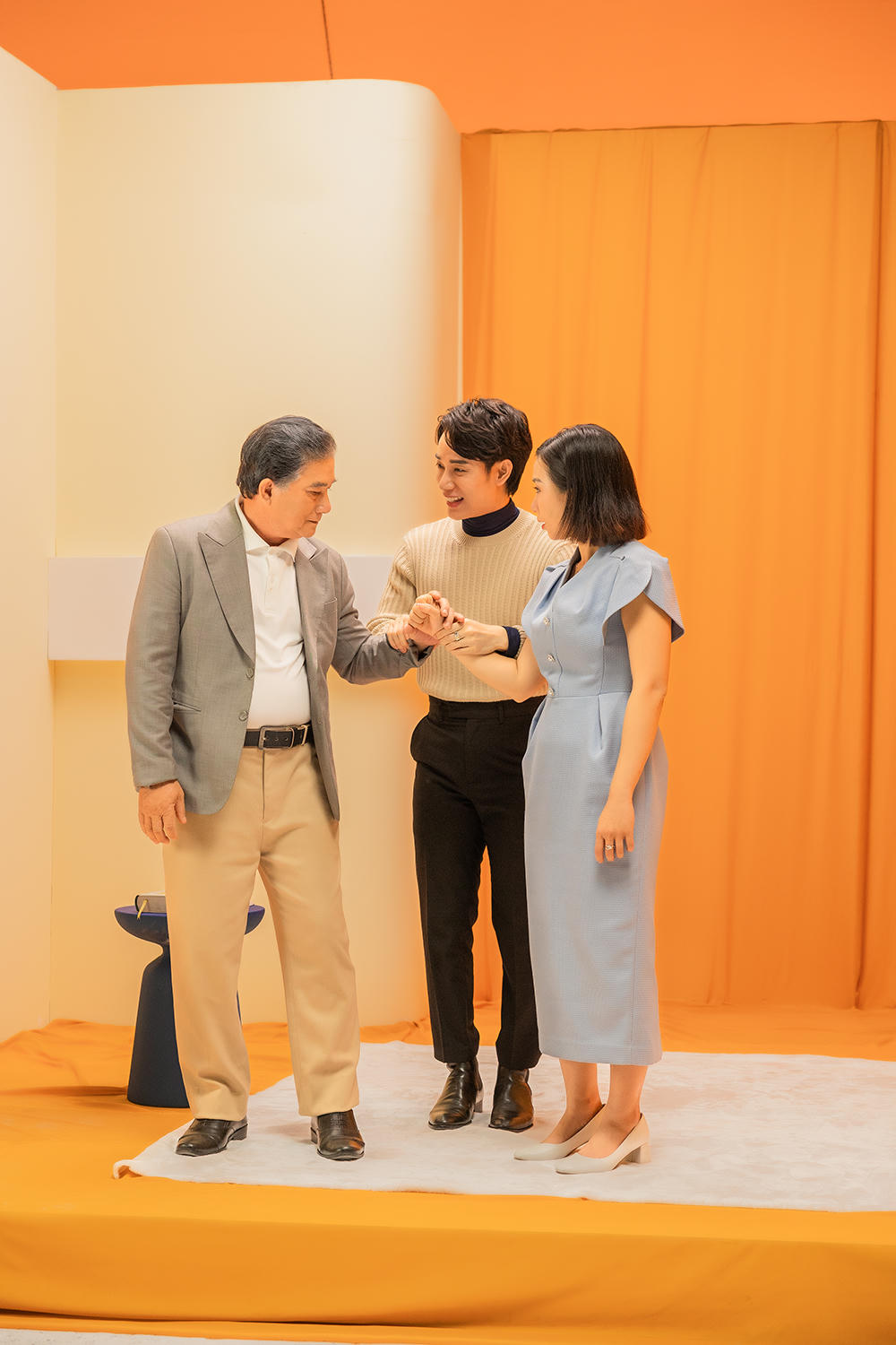  Điều gì trong MV 'Chạm gần thêm thương' của Trúc Nhân khiến người xem xúc động?