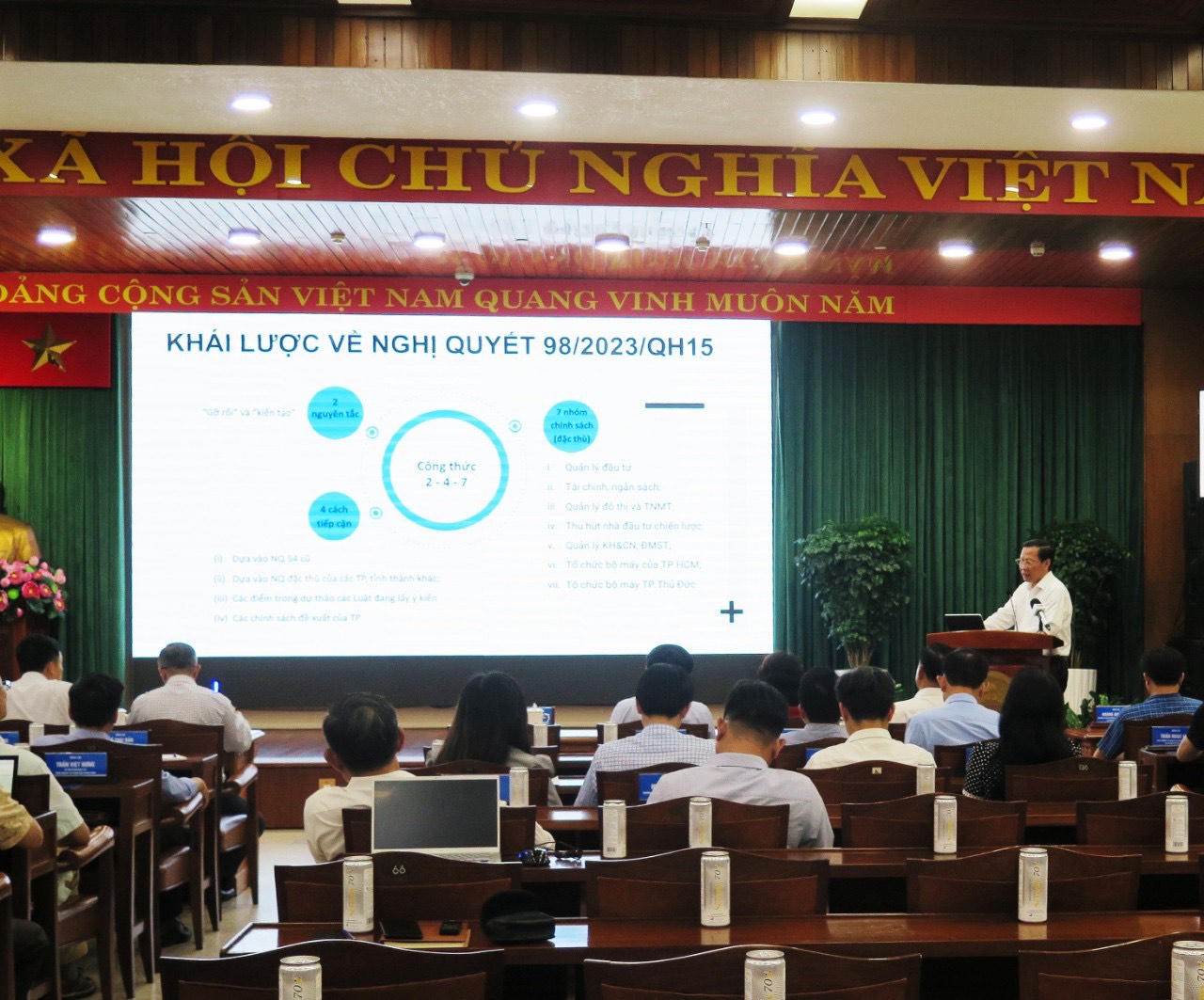 TP Hồ Chí Minh dồn lực thực hiện Nghị quyết 98 để giữ vững vai trò đầu tàu kinh tế