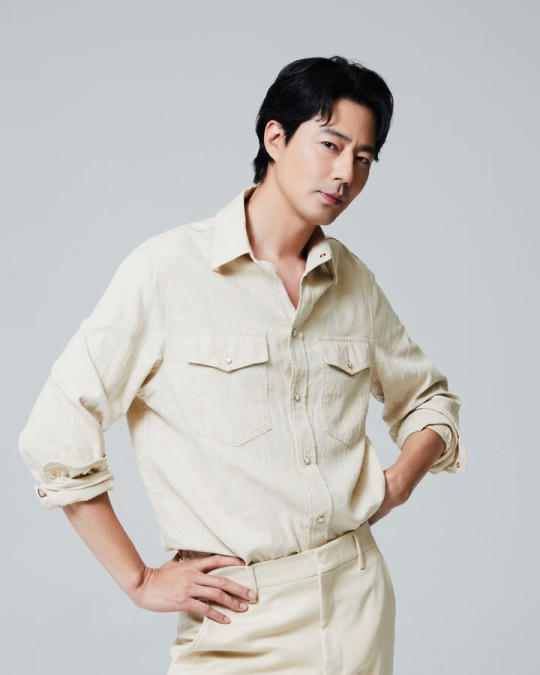 Jo In Sung tiết lộ lợi thế của diễn viên “có tuổi” 
