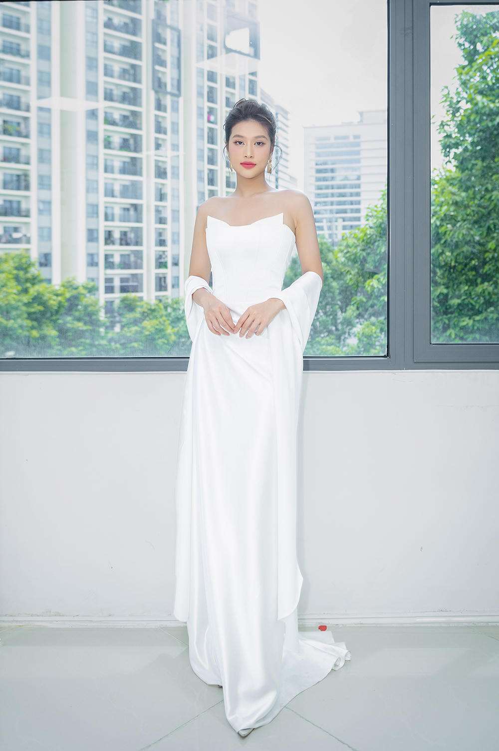 Hoa hậu Mai Phương bận rộn trước thềm thi Miss World 