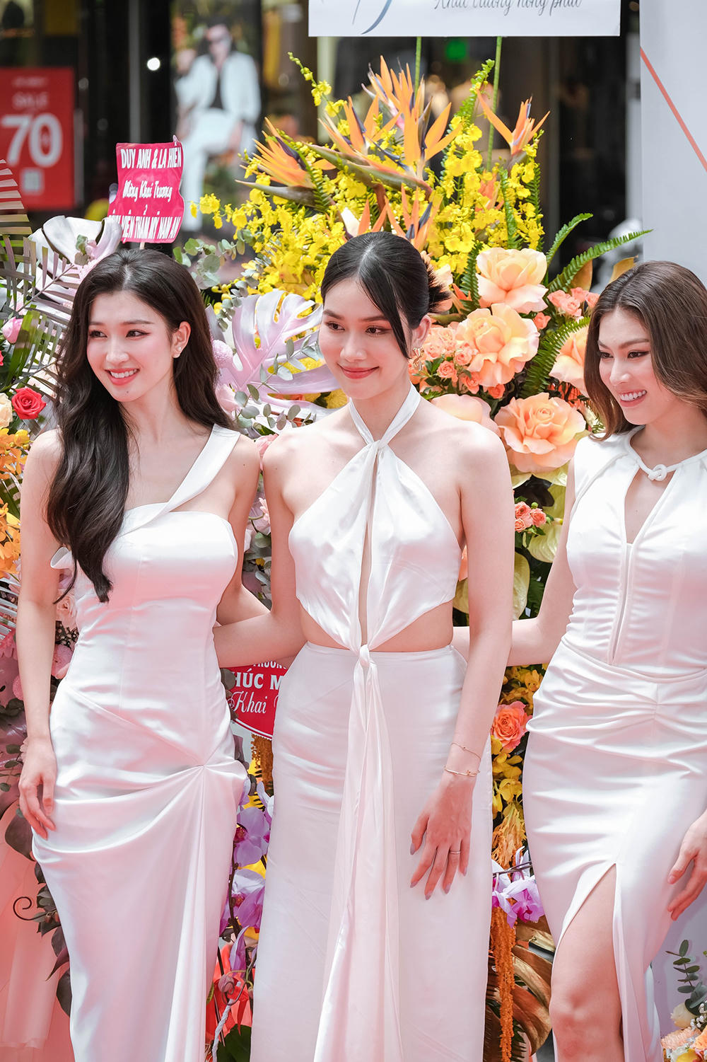 Hoa hậu Mai Phương bận rộn trước thềm thi Miss World 