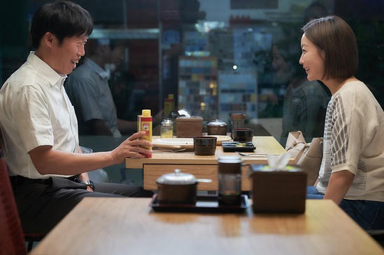 Kim Hee Sun kể hậu trường cảnh hôn với “trai xấu” Yoo Hae Jin