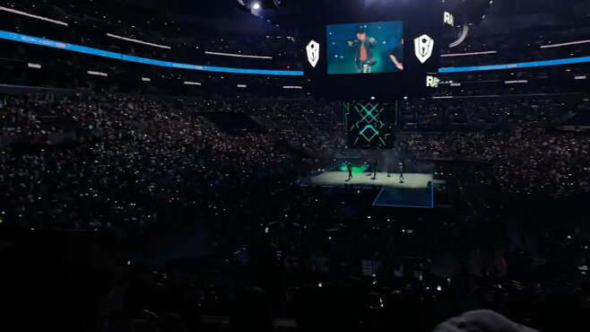 Hậu tranh cãi bỏ bê nhóm Ciipher, Bi Rain dính “biển đen im lặng” khi biểu diễn 