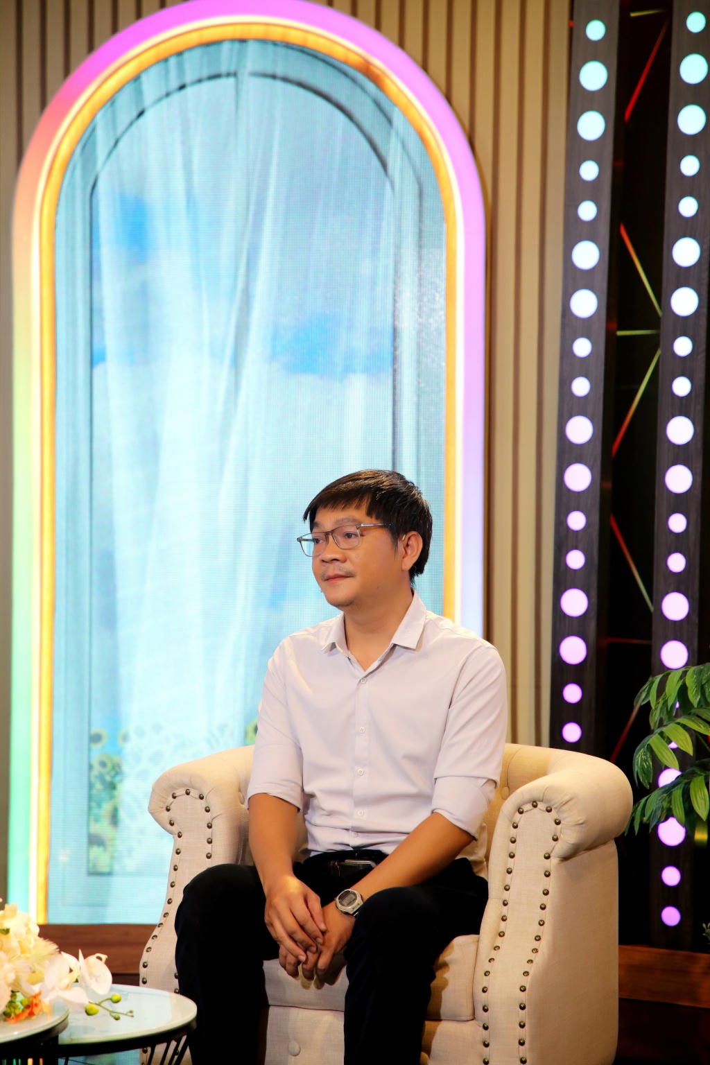 Hát rong gây quỹ giúp người khuyết tật, kỷ lục gia thiện nguyện suýt bị đánh