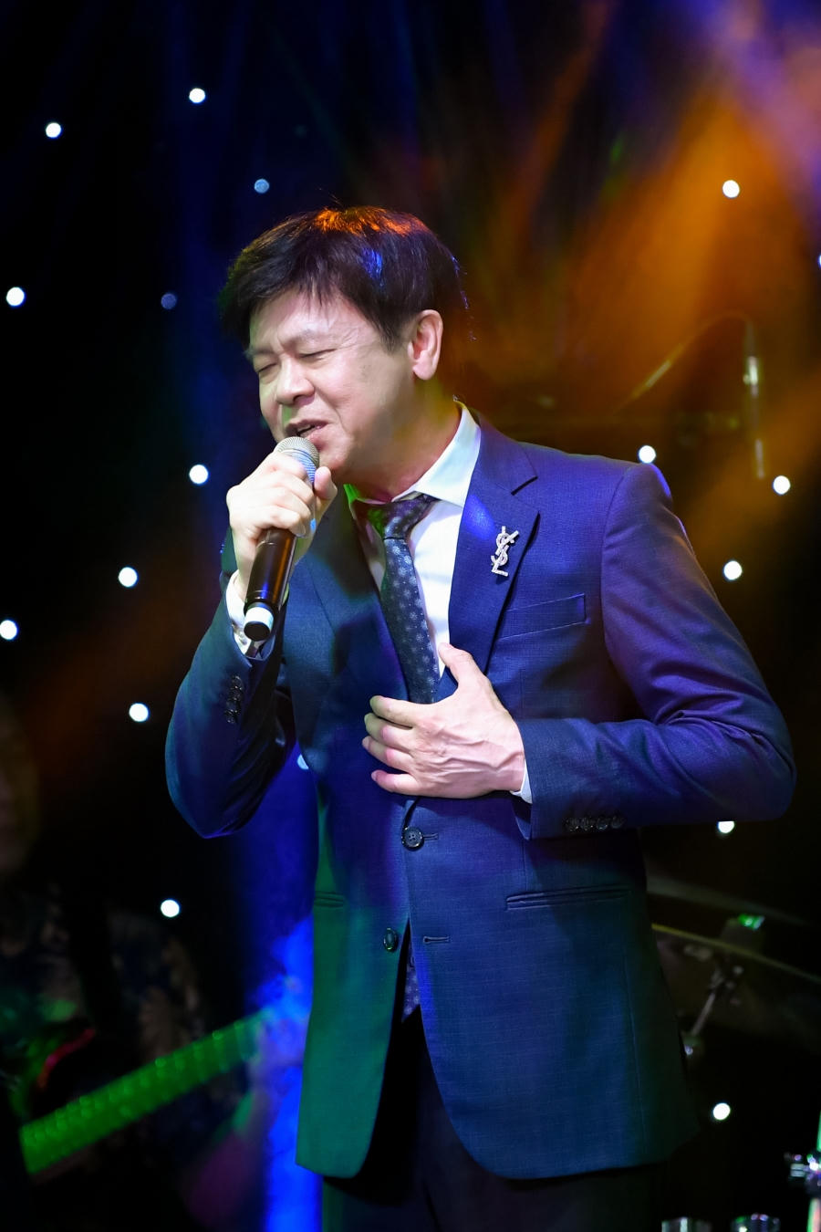 Dàn sao Việt gây quỹ 1,6 tỷ đồng ủng hộ các nạn nhân trong vụ cháy 