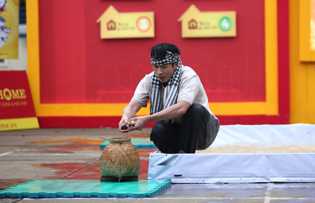 “Út Lục Lâm” Tuấn Trần nói gì về nghệ sĩ Trung Dân khi đóng “Đất rừng phương Nam”? 