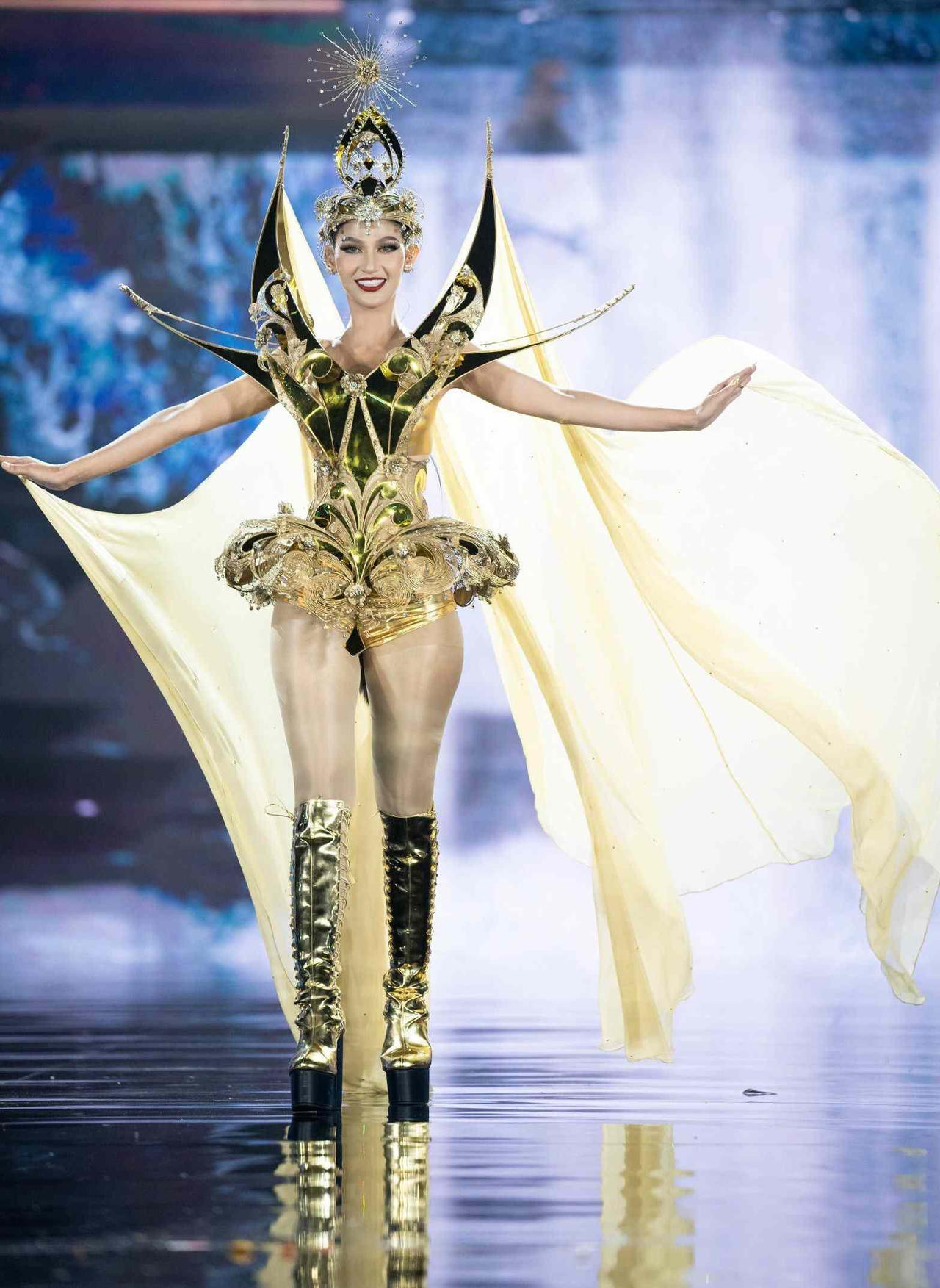 Lê Hoàng Phương và thí sinh Miss Grand International 2023 ấn tượng trong đêm Trang phục dân tộc