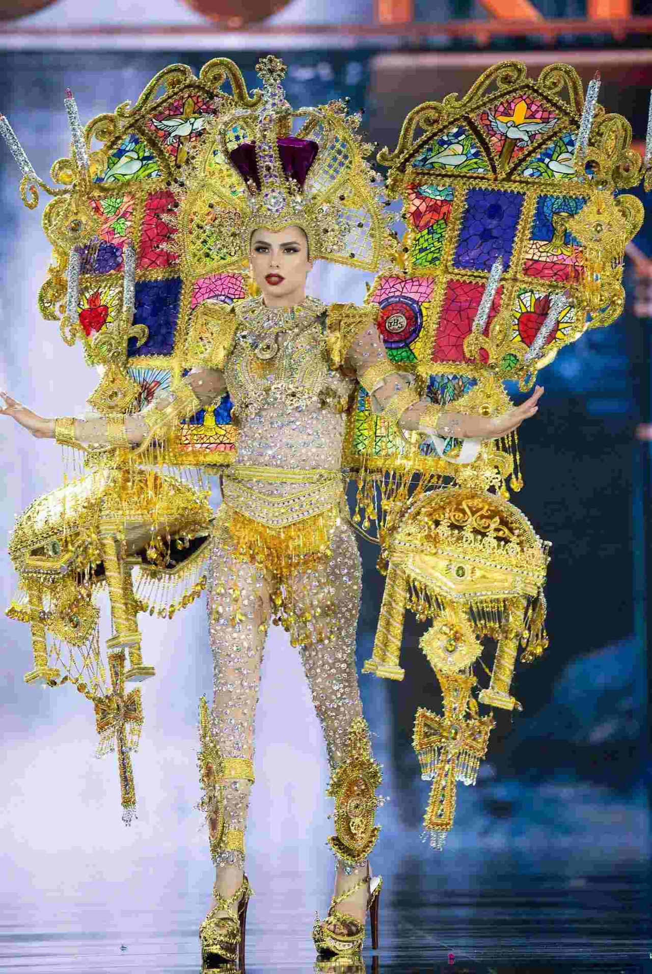 Lê Hoàng Phương và thí sinh Miss Grand International 2023 ấn tượng trong đêm Trang phục dân tộc