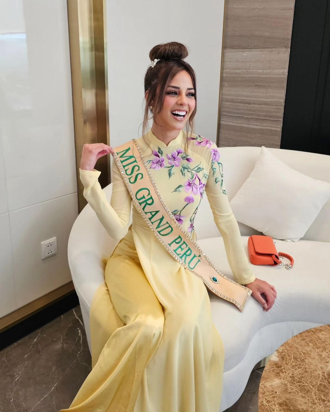 Nhan sắc, học vấn nổi trội của Tân Miss Grand International 2023