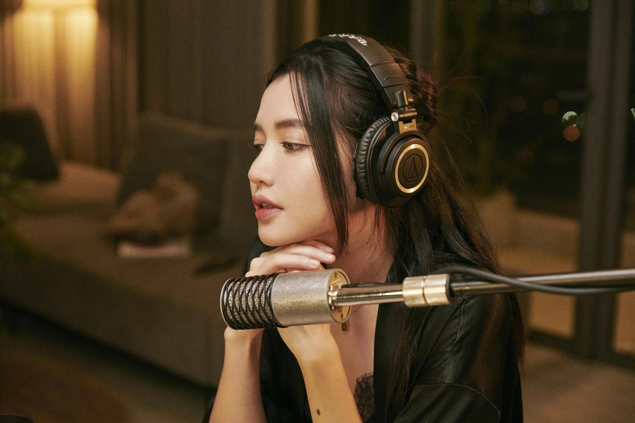 Nghệ sĩ Việt 'siêng' làm podcast chữa lành