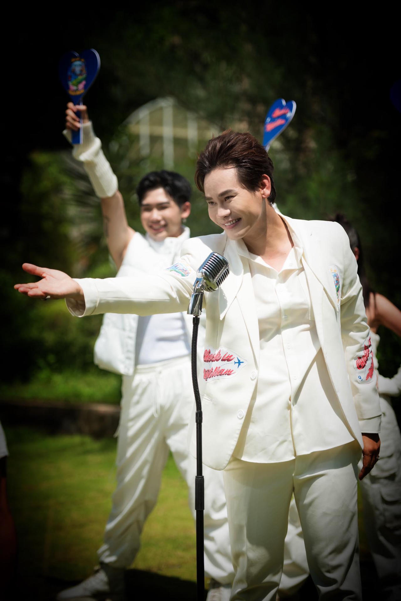 MC Hồng Phúc quảng bá du lịch Việt Nam qua MV đầu tay