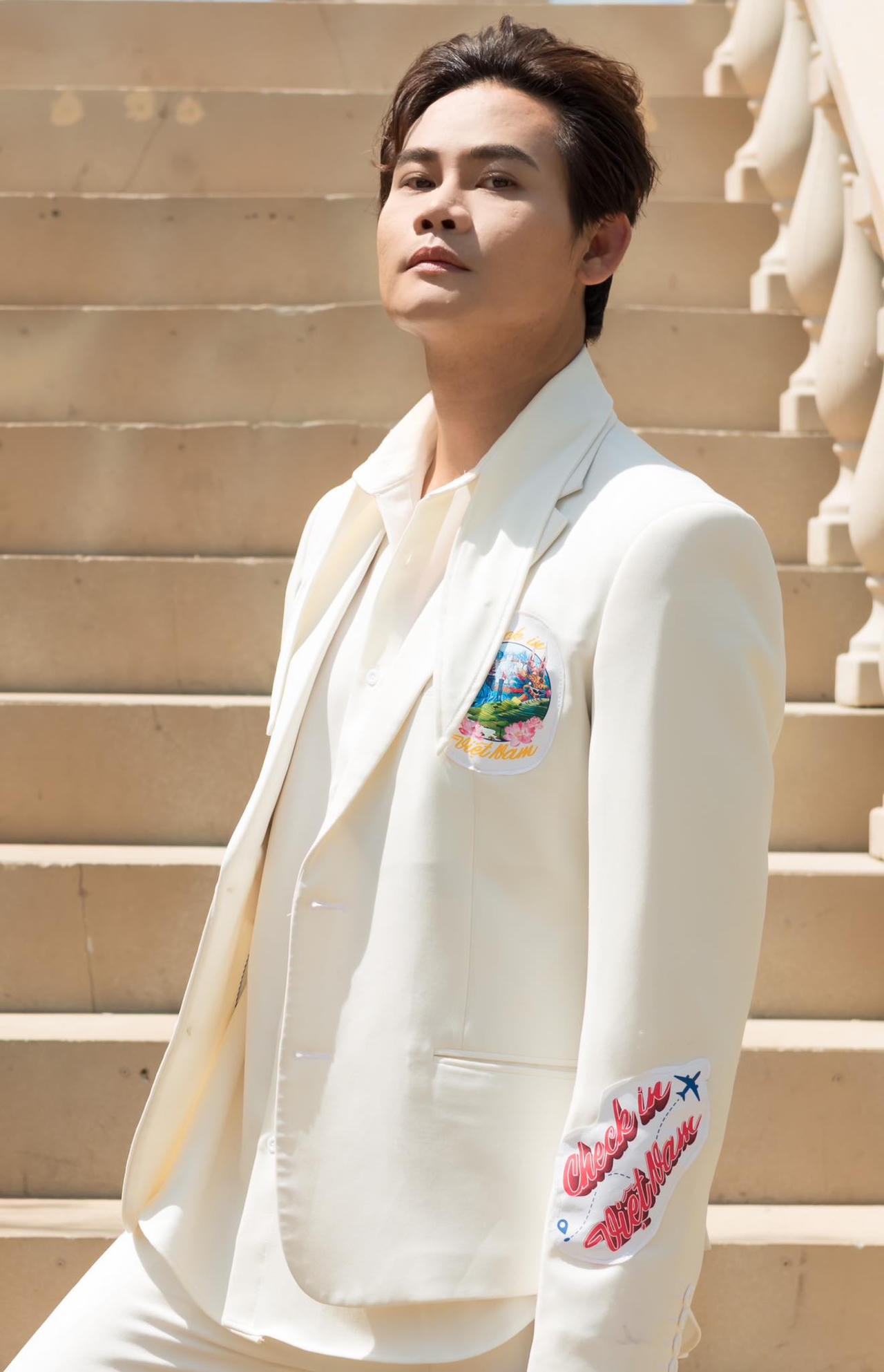 MC Hồng Phúc quảng bá du lịch Việt Nam qua MV đầu tay