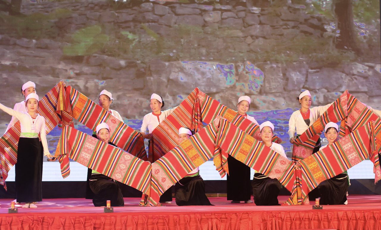 Quảng bá di sản văn hóa bản địa tại Ngày hội Đà Bắc, Hòa Bình