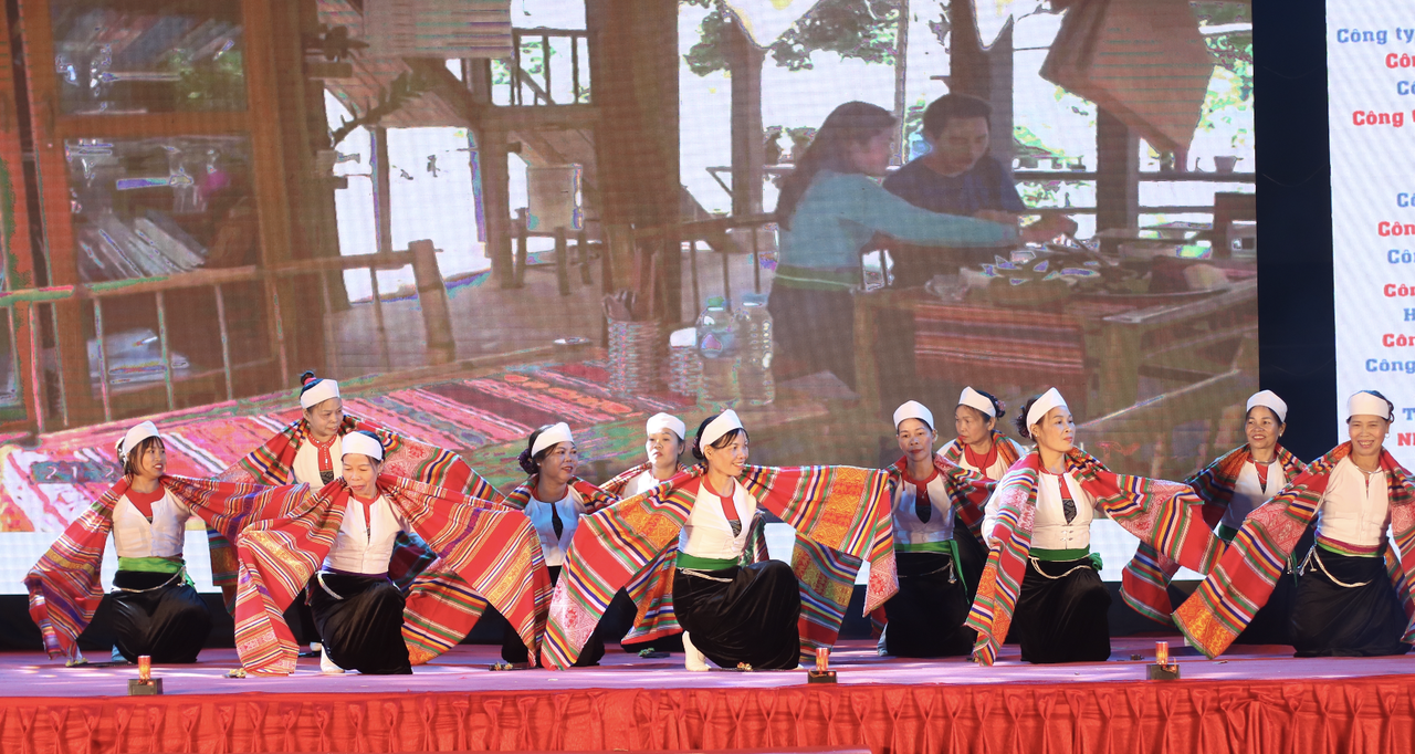 Quảng bá di sản văn hóa bản địa tại Ngày hội Đà Bắc, Hòa Bình