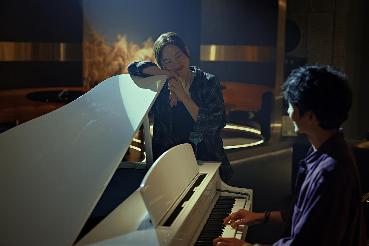 Trấn Thành dựng lại chung cư cũ trong studio để quay phim Tết 