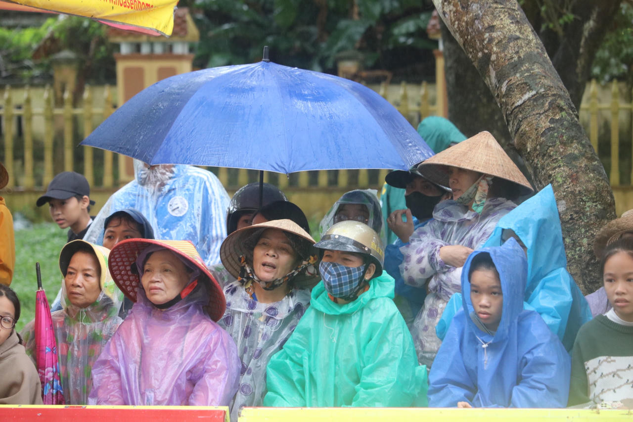 Vì sao Quyền Linh quyết dầm mưa để dẫn chương trình? 