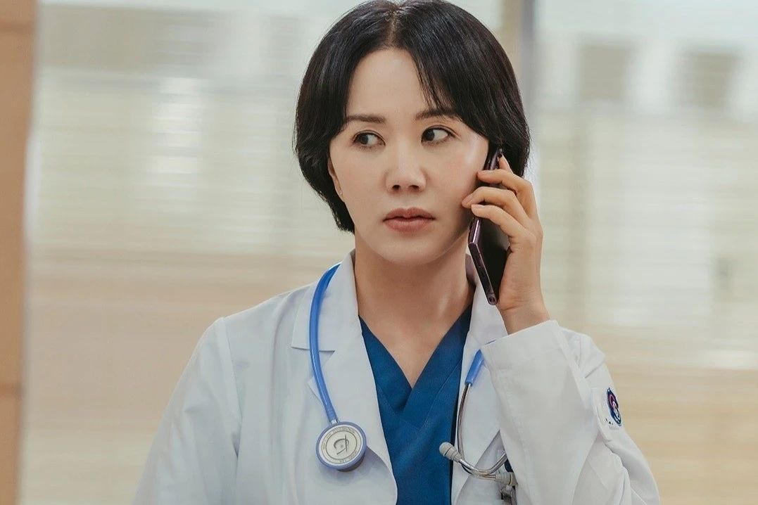 Uhm Jung Hwa, Song Hye Kyo, Ryu Seung Ryong được vinh danh “Nhà tiên phong giải trí”