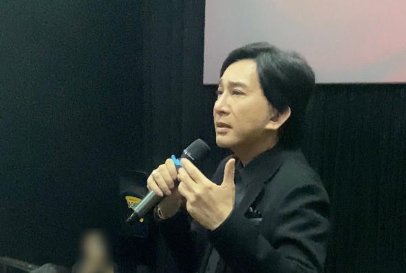 Cát-sê không bằng một đêm diễn, NSƯT Kim Tử Long vẫn vui vẻ đóng phim về cải lương