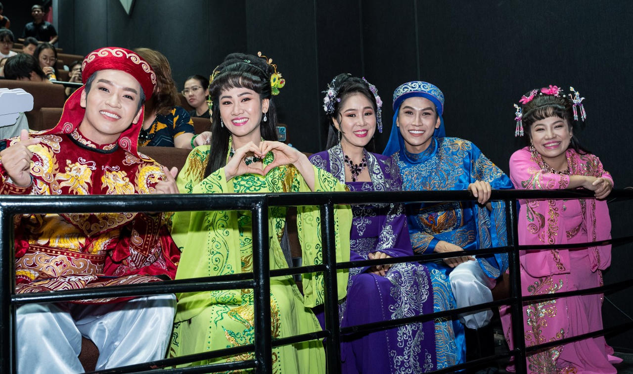 Cát-sê không bằng một đêm diễn, NSƯT Kim Tử Long vẫn vui vẻ đóng phim về cải lương