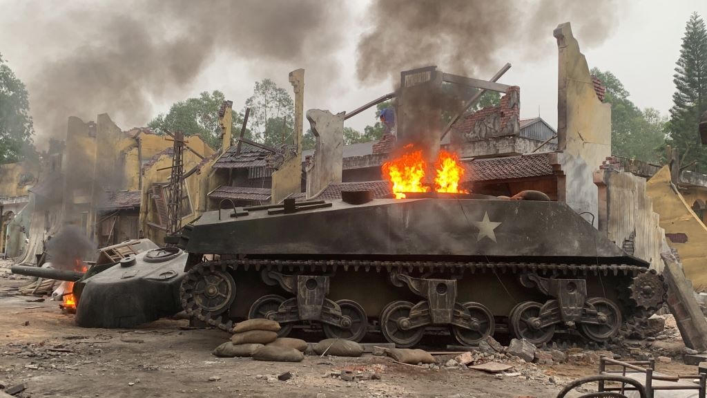 'Đào, phở và piano': Một Hà Nội chân thực và lãng mạn thời chiến