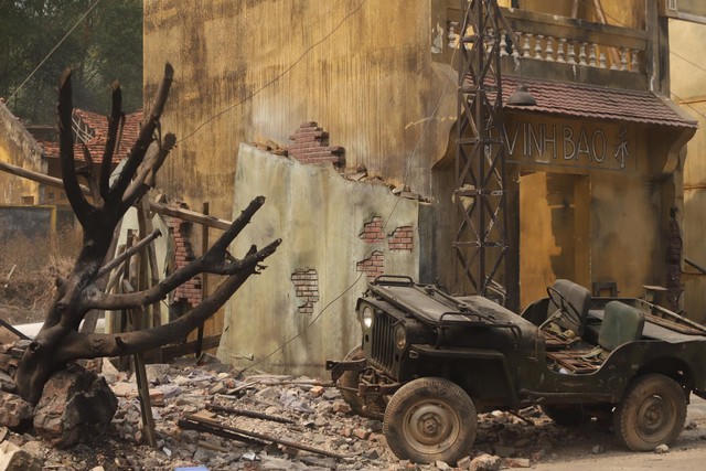 'Đào, phở và piano': Một Hà Nội chân thực và lãng mạn thời chiến