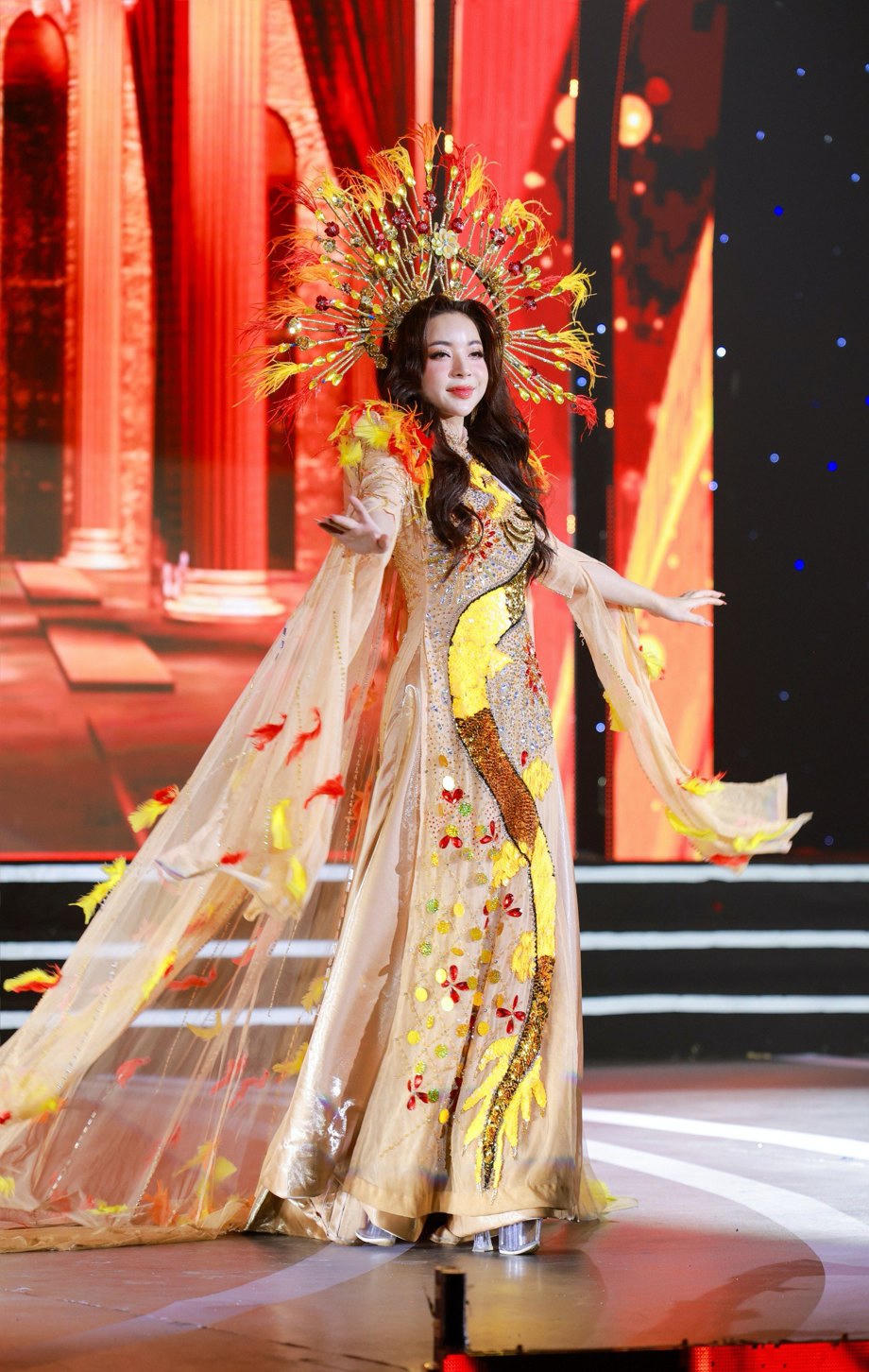 Phạm Lê Thu Hiền đăng quang Hoa hậu Doanh nhân Việt Nam 2024