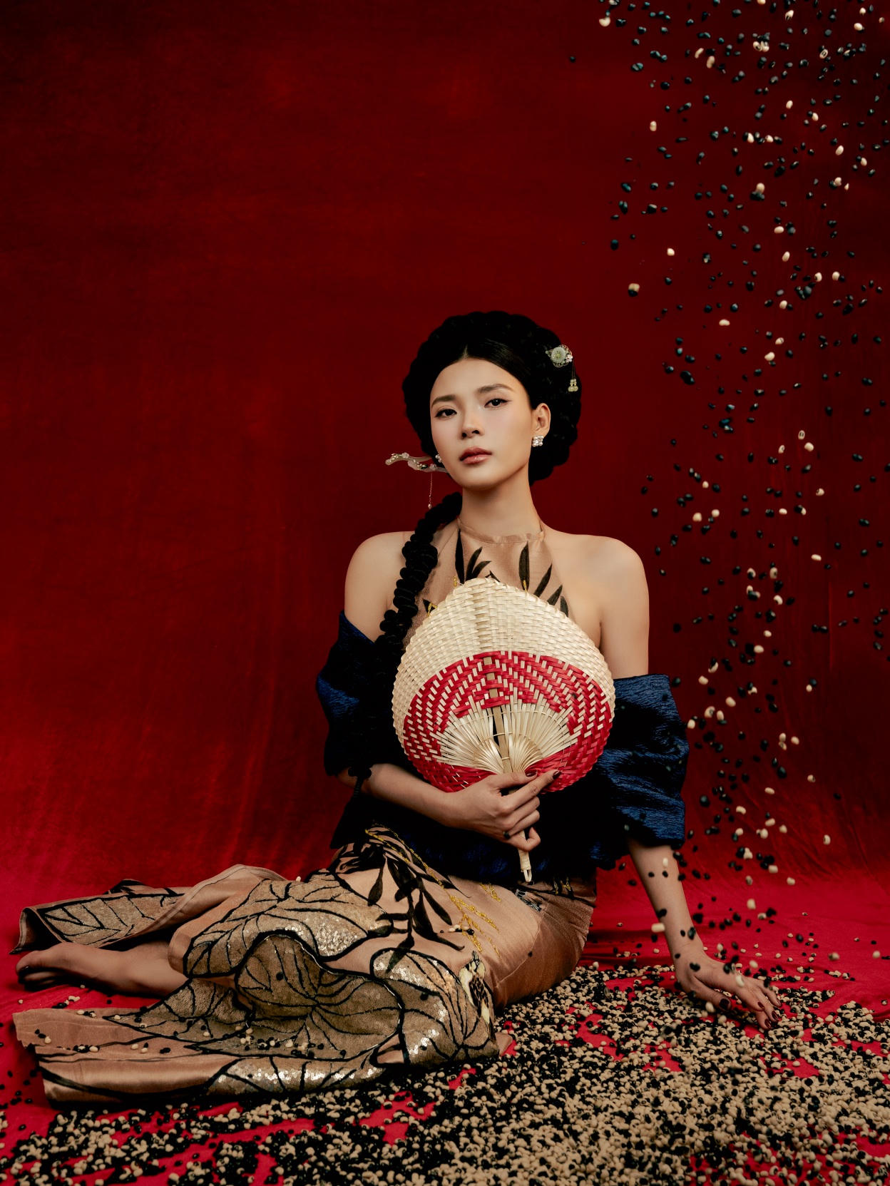 Thúy Diễm tái xuất màn ảnh rộng, đóng mẹ kế trong phim 'Con Cám'