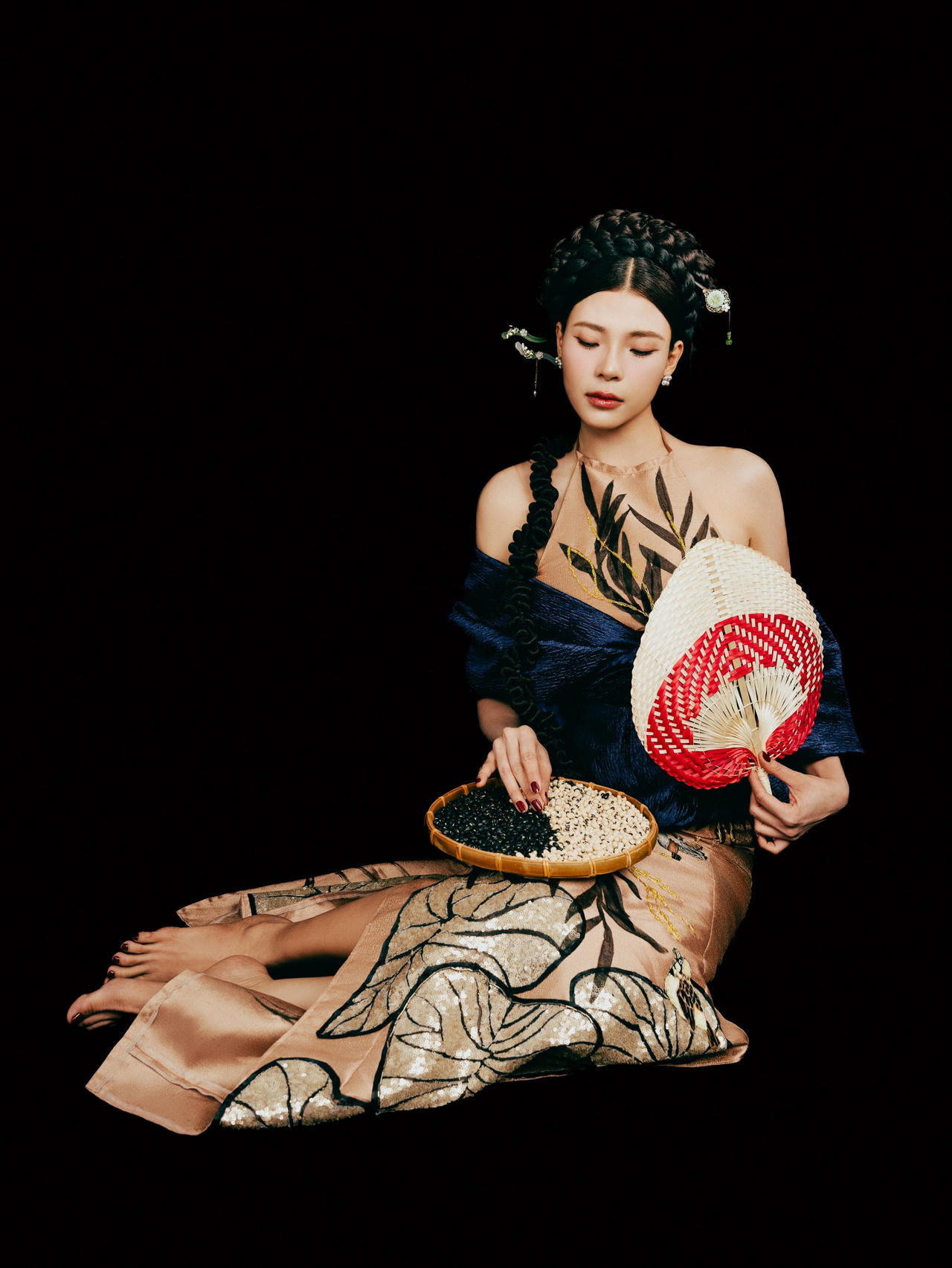 Thúy Diễm tái xuất màn ảnh rộng, đóng mẹ kế trong phim 'Con Cám'