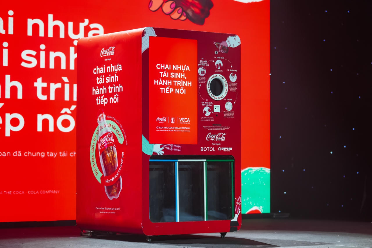 Coca-Cola tiếp tục chương trình 'Chai nhựa tái sinh, hành trình tiếp nối'