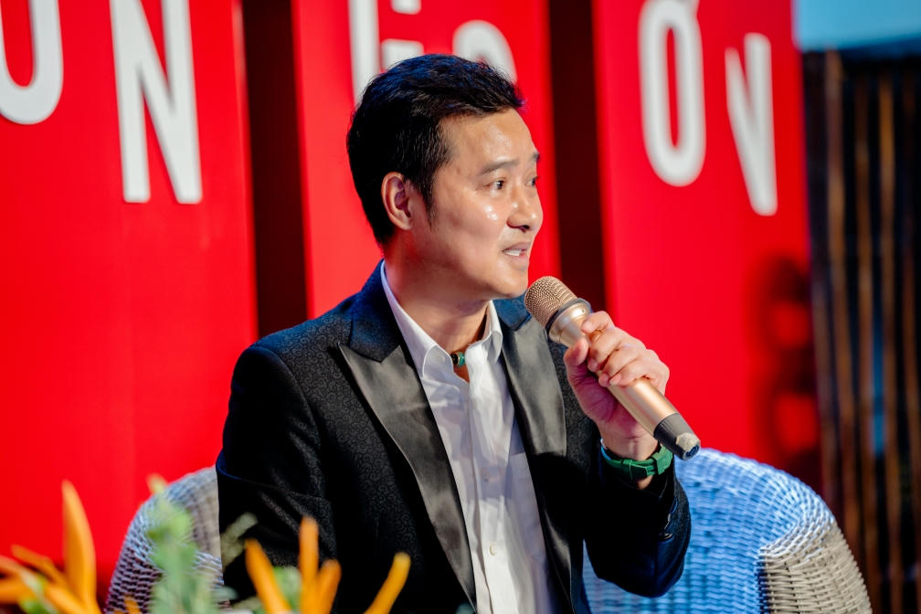 Hồng Sơn "công chúa" ra mắt hồi ký 