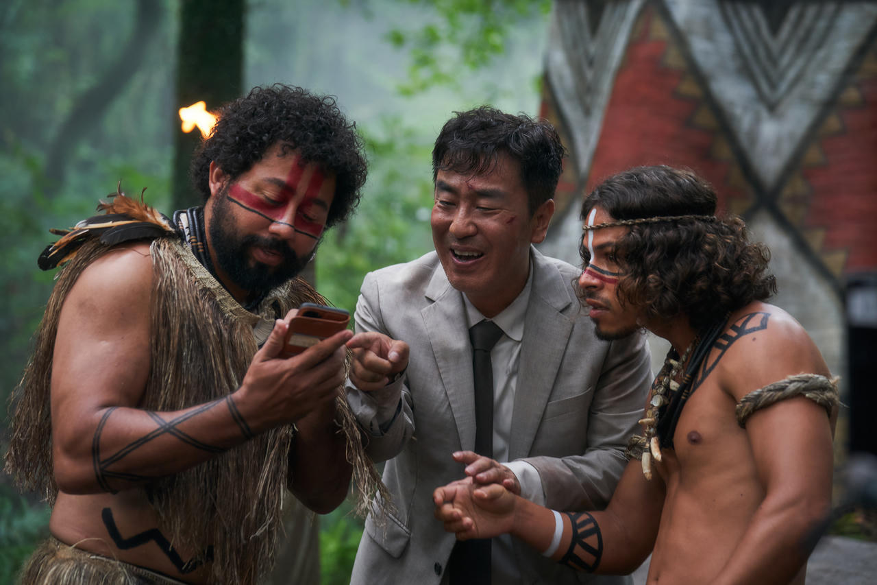 Rạp Việt tháng 11: Hồng Đào, Thùy Tiên cạnh tranh Kim Go Eun, Demi Moore