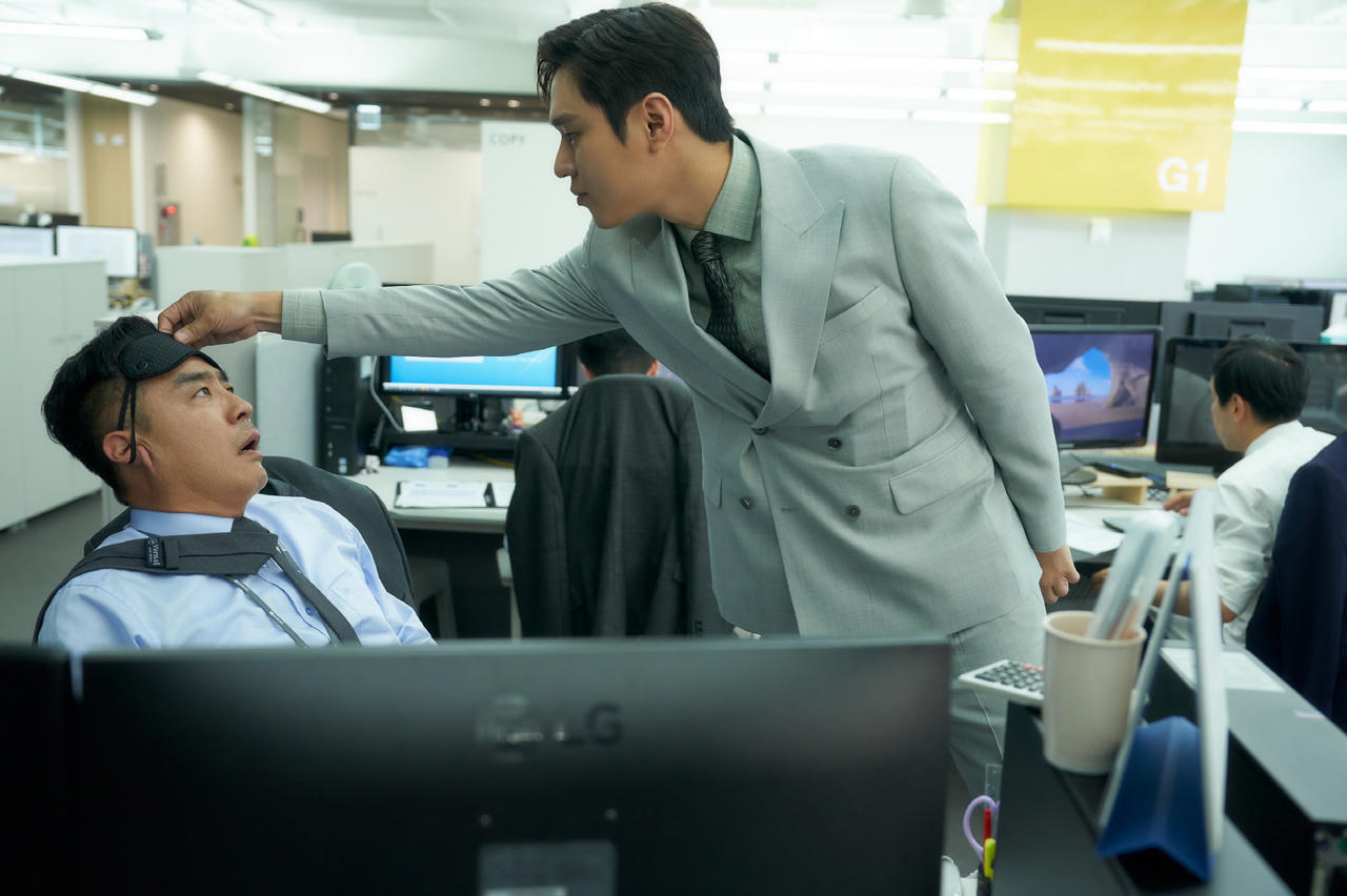 Có gì trong bộ phim đang giữ top 1 phòng vé Việt?