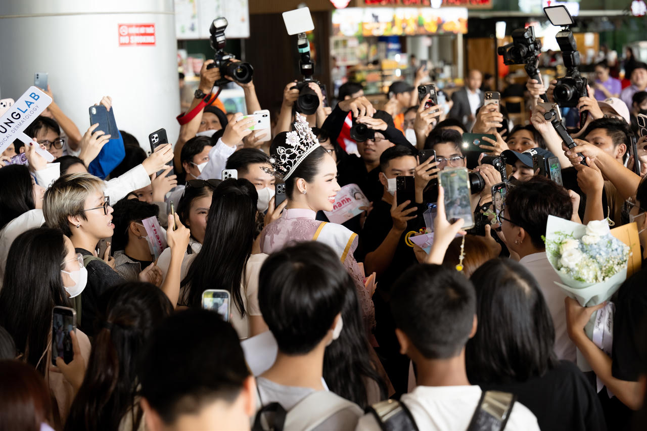 Hoa hậu Quốc tế Thanh Thủy được khán giả chào đón khi về Việt Nam