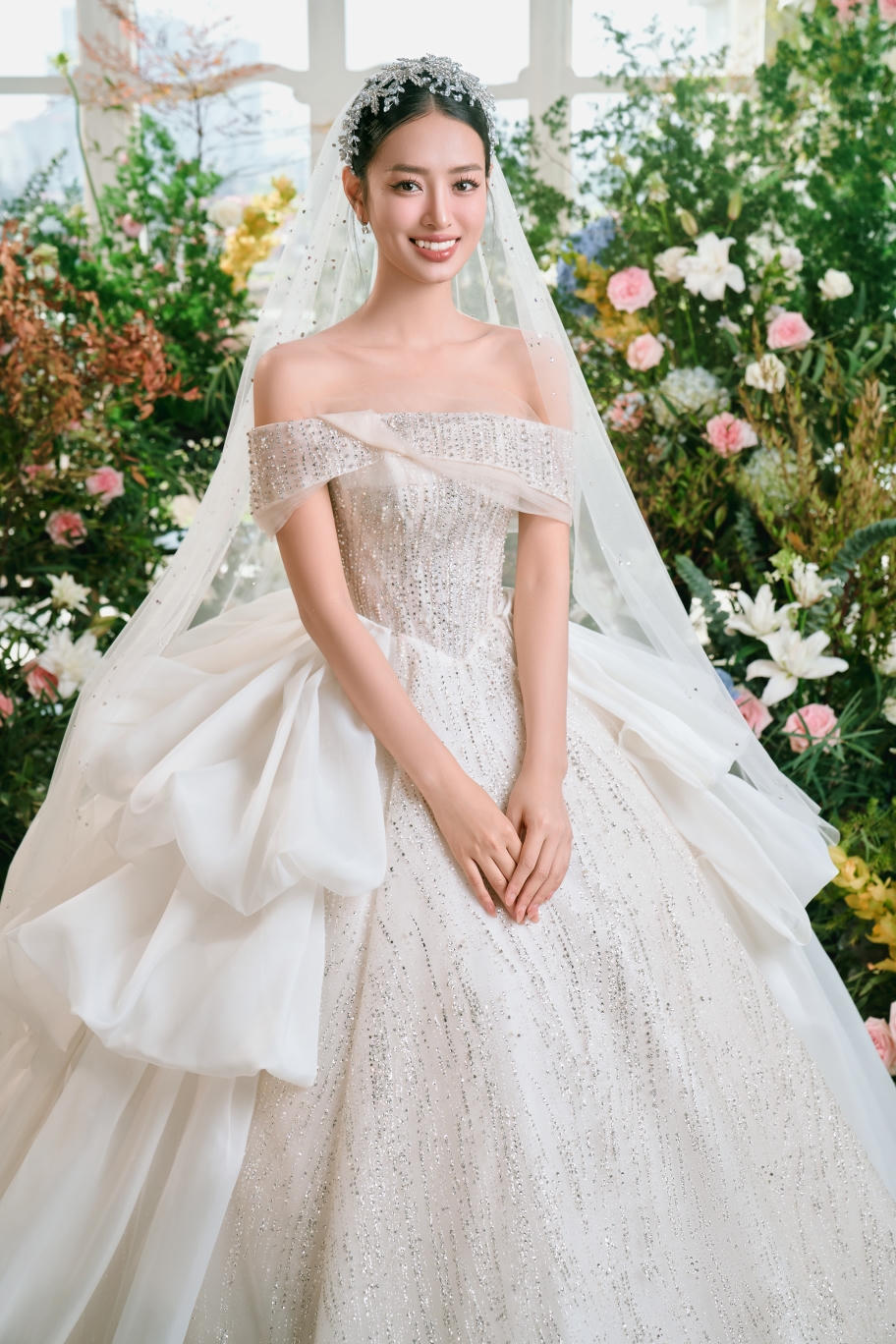 Á hậu Bùi Khánh Linh hóa cô dâu tinh khôi trong bộ sưu tập mới của White Rose Bridal 