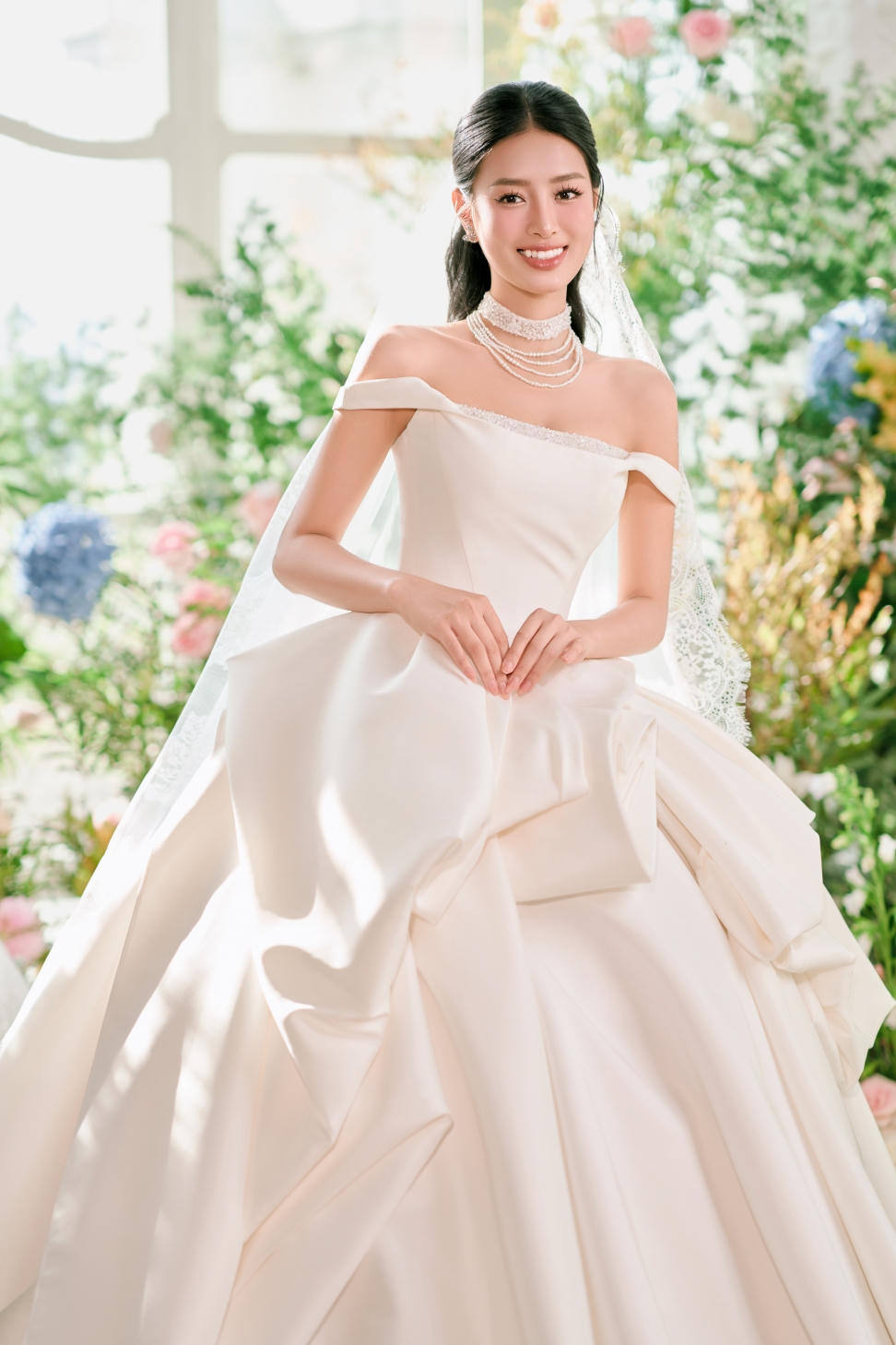 Á hậu Bùi Khánh Linh hóa cô dâu tinh khôi trong bộ sưu tập mới của White Rose Bridal 