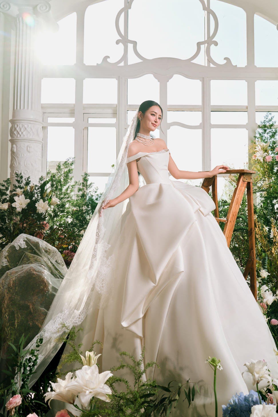 Á hậu Bùi Khánh Linh hóa cô dâu tinh khôi trong bộ sưu tập mới của White Rose Bridal 