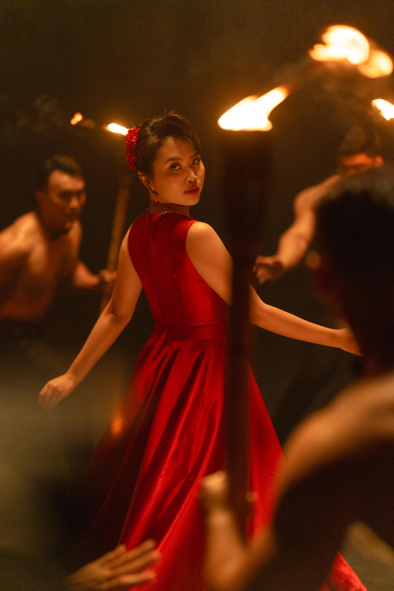 'Nhà gia tiên' thu 227 tỷ, vươn lên top 7 phim Việt có doanh thu cao nhất