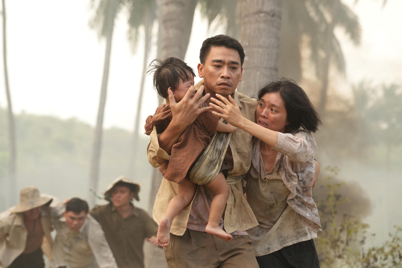 'Lật mặt 8' lập kỷ lục, doanh thu vượt mốc 33 tỷ đồng trước lễ 30/4