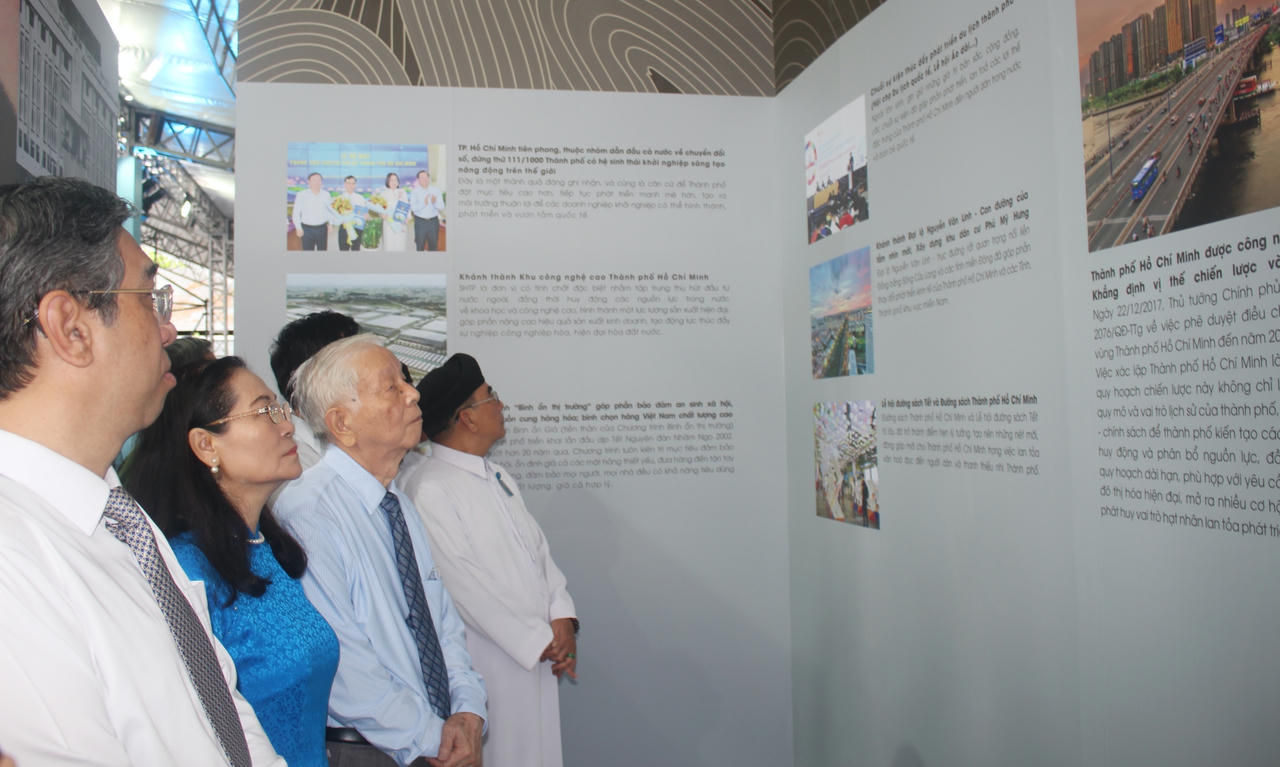 Khai mạc triển lãm 50 công trình, tác phẩm, sự kiện tiêu biểu của TP HCM