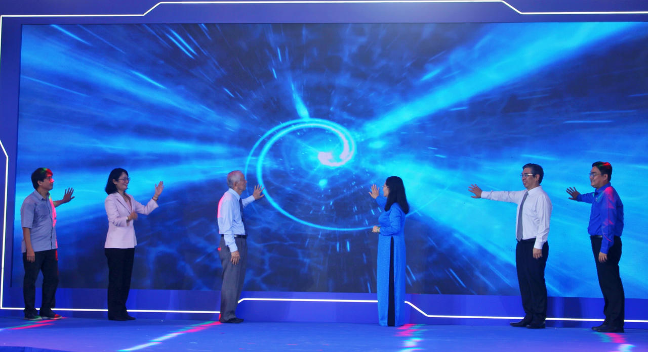 Khai mạc triển lãm 50 công trình, tác phẩm, sự kiện tiêu biểu của TP HCM