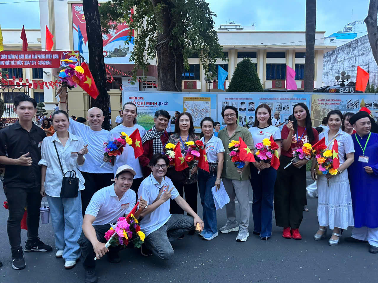 Dàn Hoa hậu, nghệ sĩ tự hào tham gia diễu binh mừng đại lễ 30/4