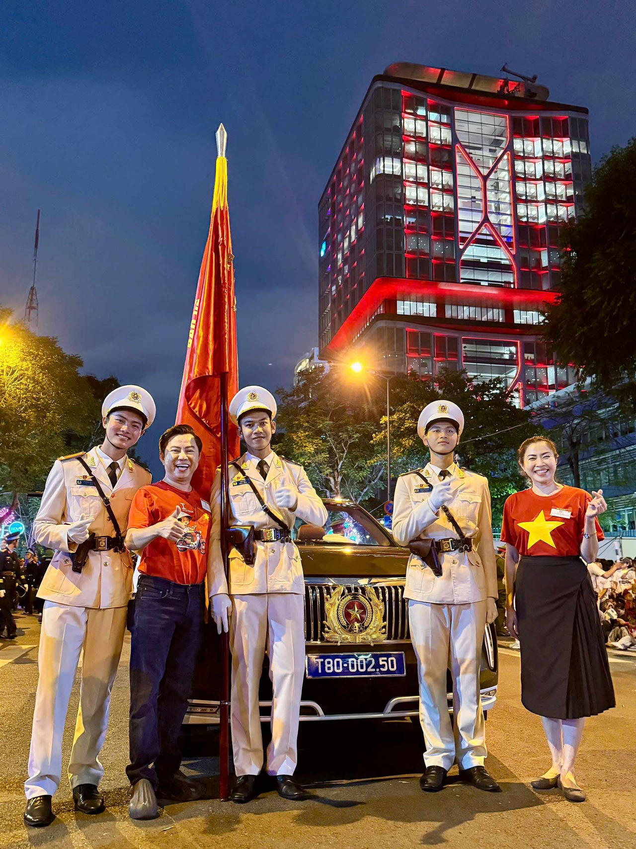 Dàn Hoa hậu, nghệ sĩ tự hào tham gia diễu binh mừng đại lễ 30/4