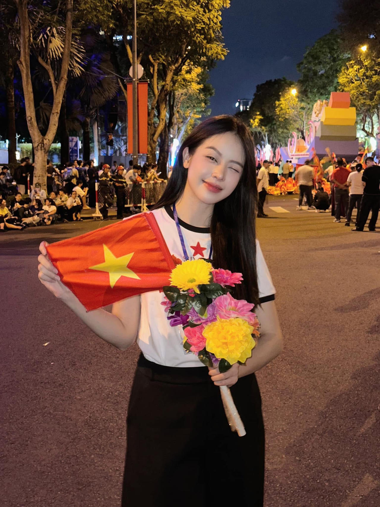 Dàn Hoa hậu, nghệ sĩ tự hào tham gia diễu binh mừng đại lễ 30/4