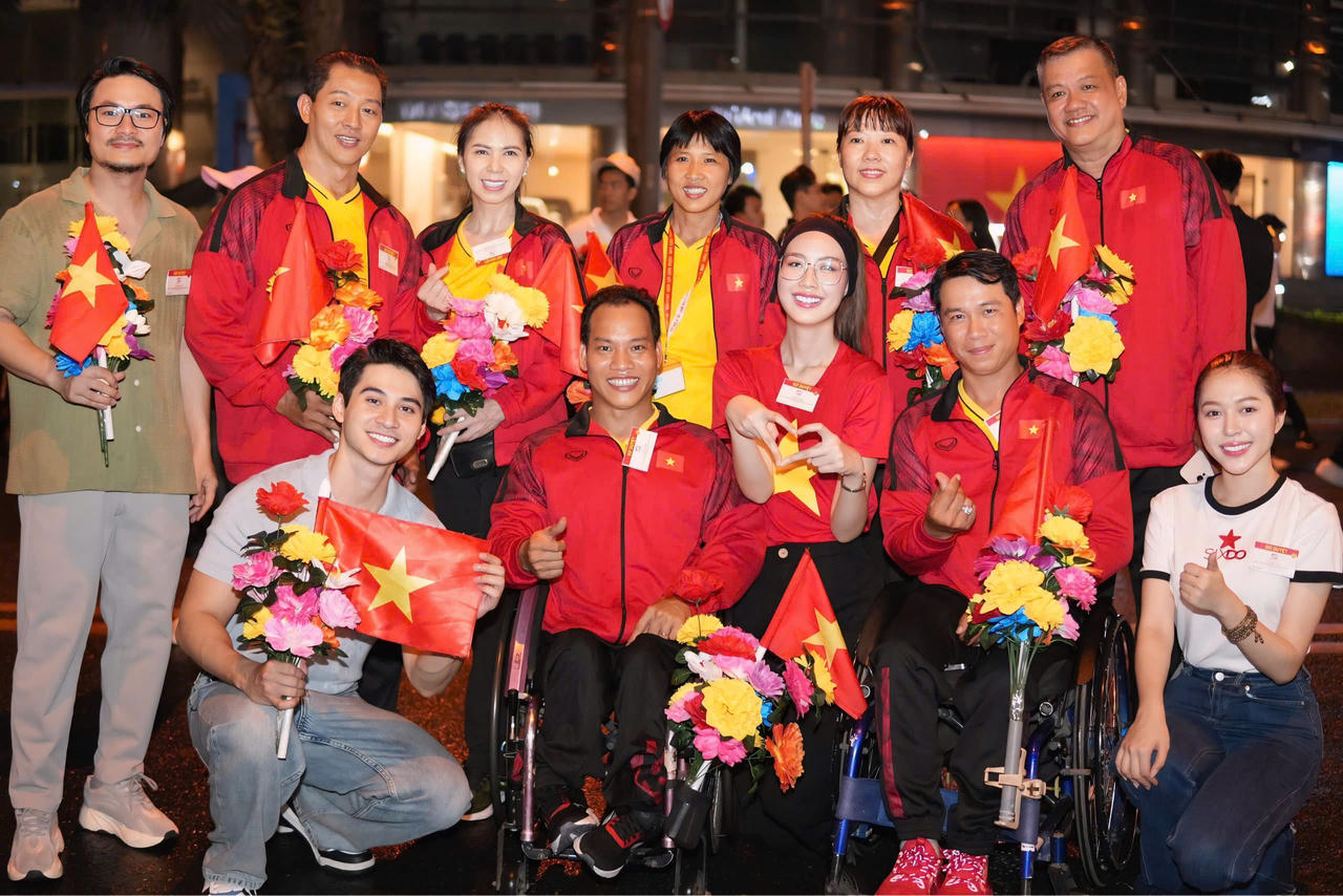 Dàn Hoa hậu, nghệ sĩ tự hào tham gia diễu binh mừng đại lễ 30/4