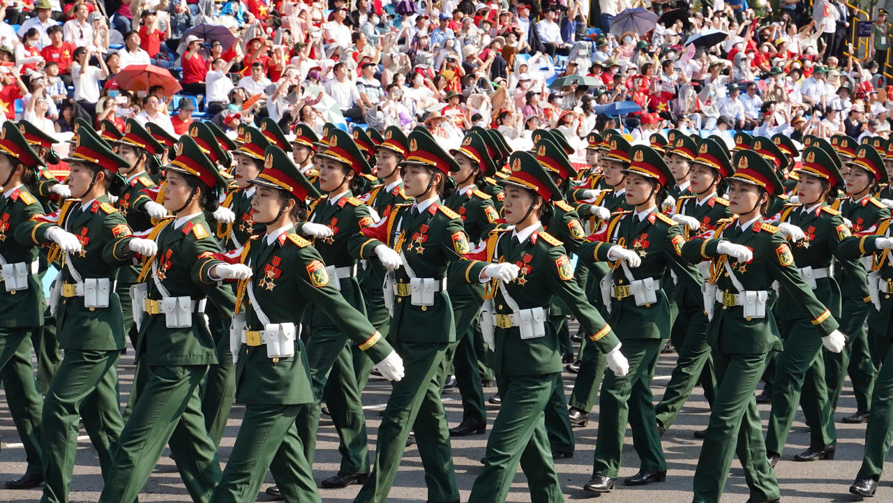 Mãn nhãn cảnh quân đội Việt Nam và 3 nước Trung Quốc, Lào, Campuchia tổng duyệt diễu binh 30/4