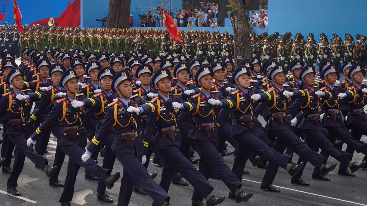 Mãn nhãn cảnh quân đội Việt Nam và 3 nước Trung Quốc, Lào, Campuchia tổng duyệt diễu binh 30/4