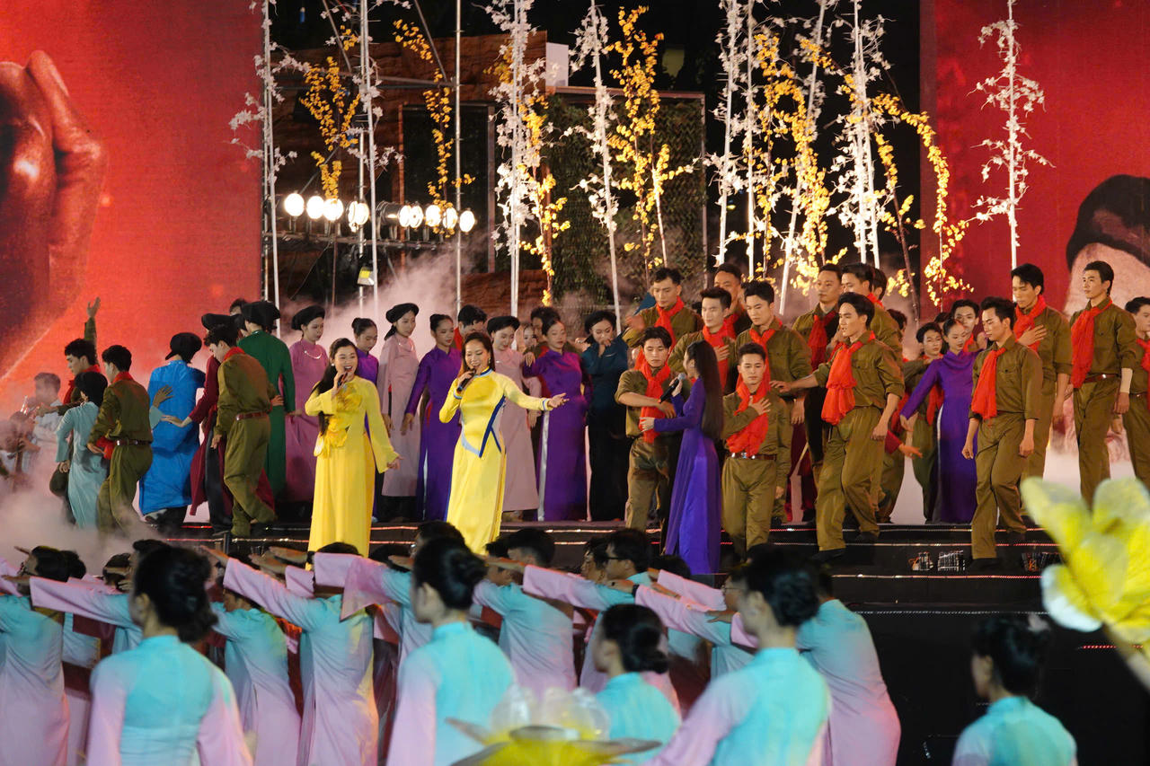 Tổng Bí thư Tô Lâm dự chương trình 'Mùa xuân thống nhất'